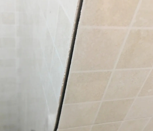 桐柏瓷砖空鼓维修公司分享阳台瓷砖脱落的修复过程可以分为以下几个步骤