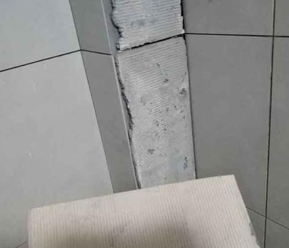 桐柏瓷砖空鼓维修公司分享下厨房瓷砖脱落的补救措施。